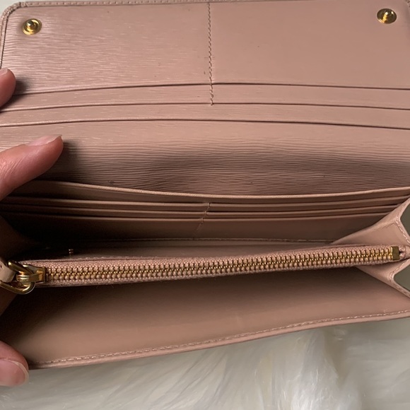 Authentic Prada Saffiano Long bifold flap wallet Blush/nude color. - Picture 13 of 13